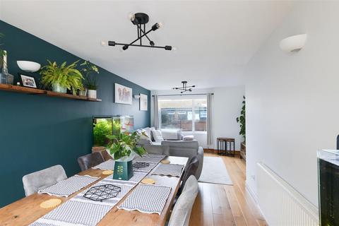 31 Andover Close, Epsom, KT19 9DA