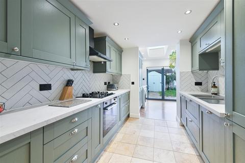 31 Andover Close, Epsom, KT19 9DA