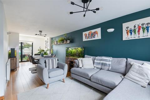 31 Andover Close, Epsom, KT19 9DA