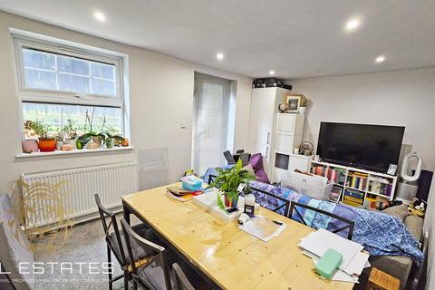 2 bedroom ground floor flat for sale, Sutton Lane, Banstead SM7
