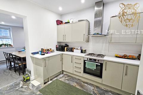 2 bedroom ground floor flat for sale, Sutton Lane, Banstead SM7