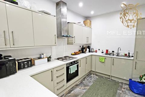 2 bedroom ground floor flat for sale, Sutton Lane, Banstead SM7