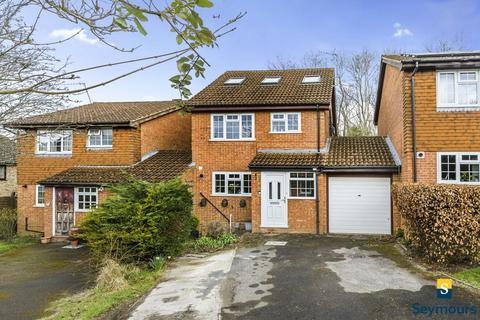 4 bedroom link detached house for sale, Foxglove Gardens, Guildford GU4