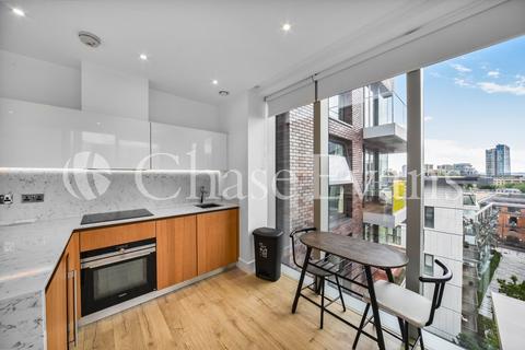 Studio to rent, Perilla House, 17 Stable Walk, Aldgate, London, E1