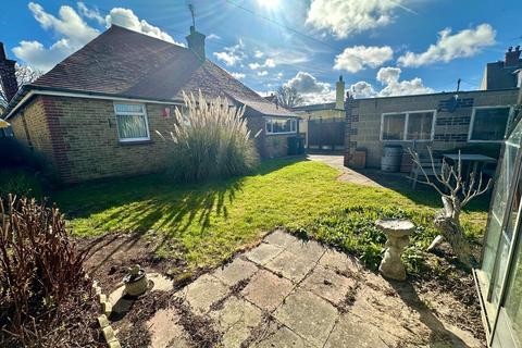 3 bedroom detached bungalow for sale, George V Avenue, Margate