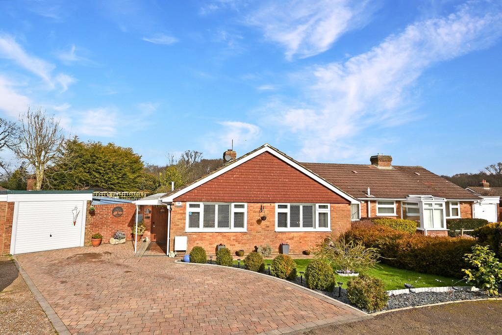 11 Pond Close