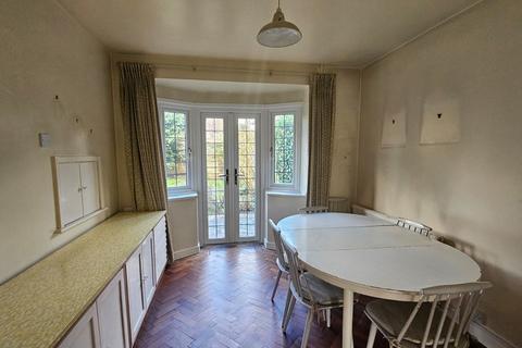 3 bedroom semi-detached house to rent, Eastcote Road, Pinner