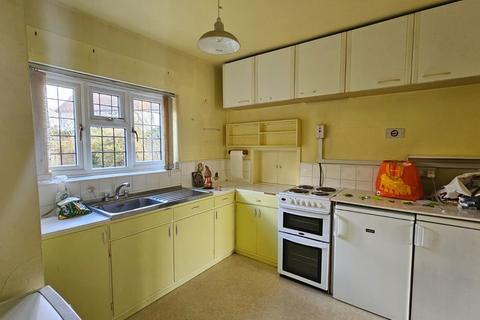 3 bedroom semi-detached house to rent, Eastcote Road, Pinner