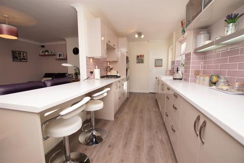 58 Cheapside East, Rayleigh, SS6 9JU