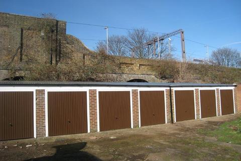 Garage to rent, Angel Close, London N18