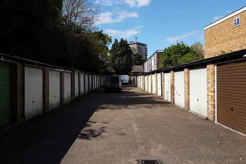 Garage to rent, Hollies Court, Addlestone KT15