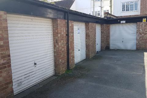 Garage to rent, Okehampton Close, London N12