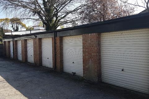 Garage to rent, Okehampton Close, London N12