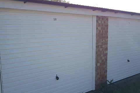 Garage to rent, Champion Road, Caversham RG4