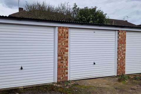 Garage to rent, Champion Road, Caversham RG4