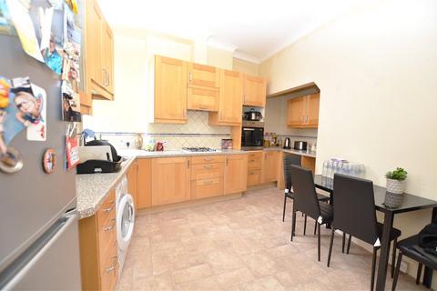 2 bedroom apartment to rent, Broad Street, Teddington