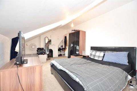 2 bedroom apartment to rent, Broad Street, Teddington