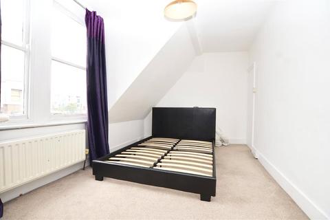 2 bedroom apartment to rent, Broad Street, Teddington