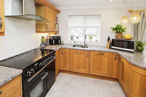 4 bedroom detached house for sale, Malvern Rise, Glossop SK13