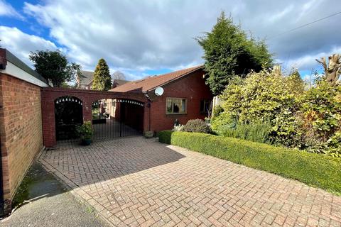 2 bedroom detached bungalow for sale, Helenny Close, Wednesfield, Wolverhampton, WV11