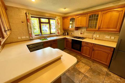 2 bedroom detached bungalow for sale, Helenny Close, Wednesfield, Wolverhampton, WV11