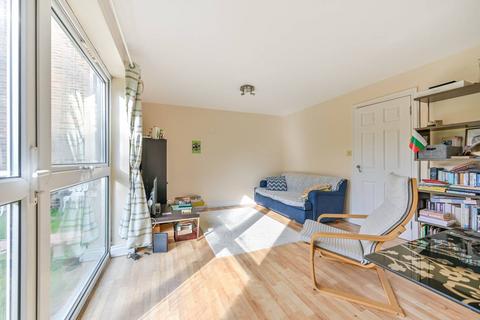2 bedroom flat to rent, Cross Deep, Twickenham, TW1