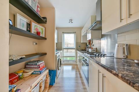 2 bedroom flat to rent, Cross Deep, Twickenham, TW1