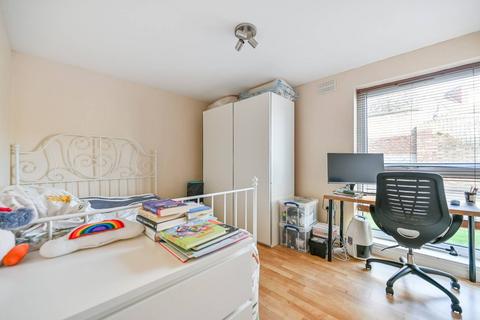 2 bedroom flat to rent, Cross Deep, Twickenham, TW1