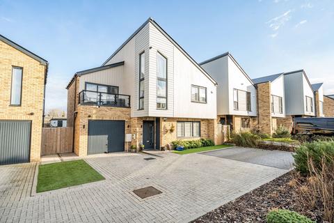 45 Bloomfields, Rainham, Gillingham, ME8 7BZ