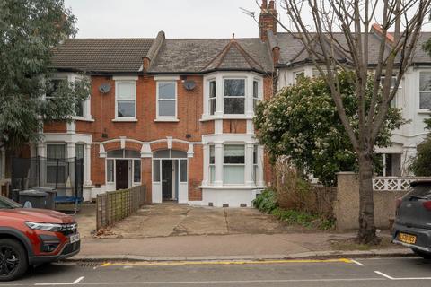 3 bedroom maisonette for sale, Hainault Road, London E11