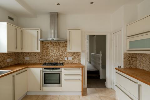 3 bedroom maisonette for sale, Hainault Road, London E11
