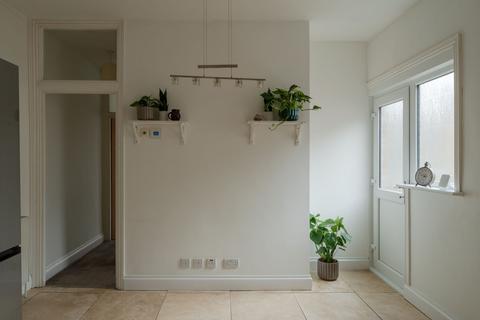 3 bedroom maisonette for sale, Hainault Road, London E11