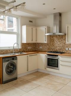 3 bedroom maisonette for sale, Hainault Road, London E11