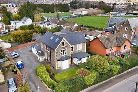 2 bedroom apartment for sale, Avenue Road, Abergavenny NP7