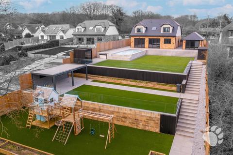 3 bedroom detached house for sale, Thames View, Langdon Hills SS16