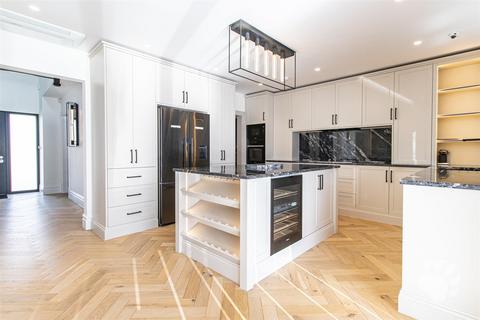 3 bedroom detached house for sale, Thames View, Langdon Hills SS16