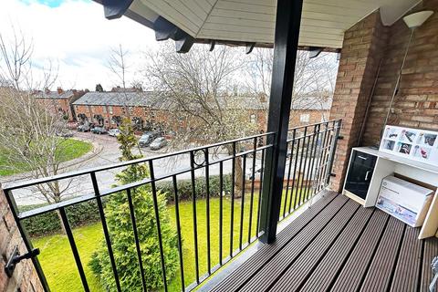 2 bedroom apartment for sale, Great Oak Drive, Altrincham