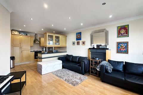 2 bedroom apartment for sale, Great Oak Drive, Altrincham