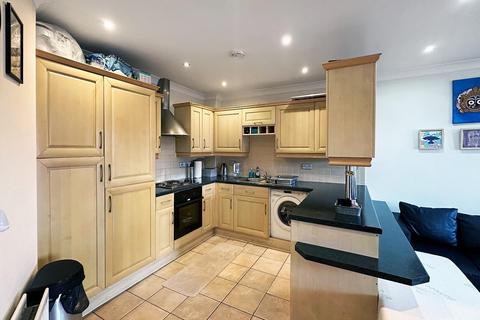 2 bedroom apartment for sale, Great Oak Drive, Altrincham