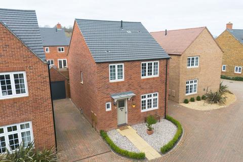 6 Anstee Close, Banbury, OX16 9ZW