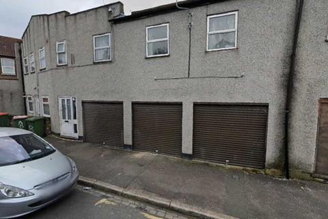 Garage to rent, Adine Road, London E13