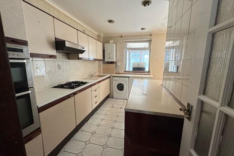 3 bedroom semi-detached house to rent, Cobham Road, Ilford