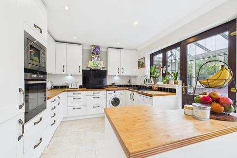 4 bedroom detached house for sale, Clayfields, Penn,