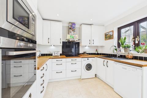 4 bedroom detached house for sale, Clayfields, Penn,