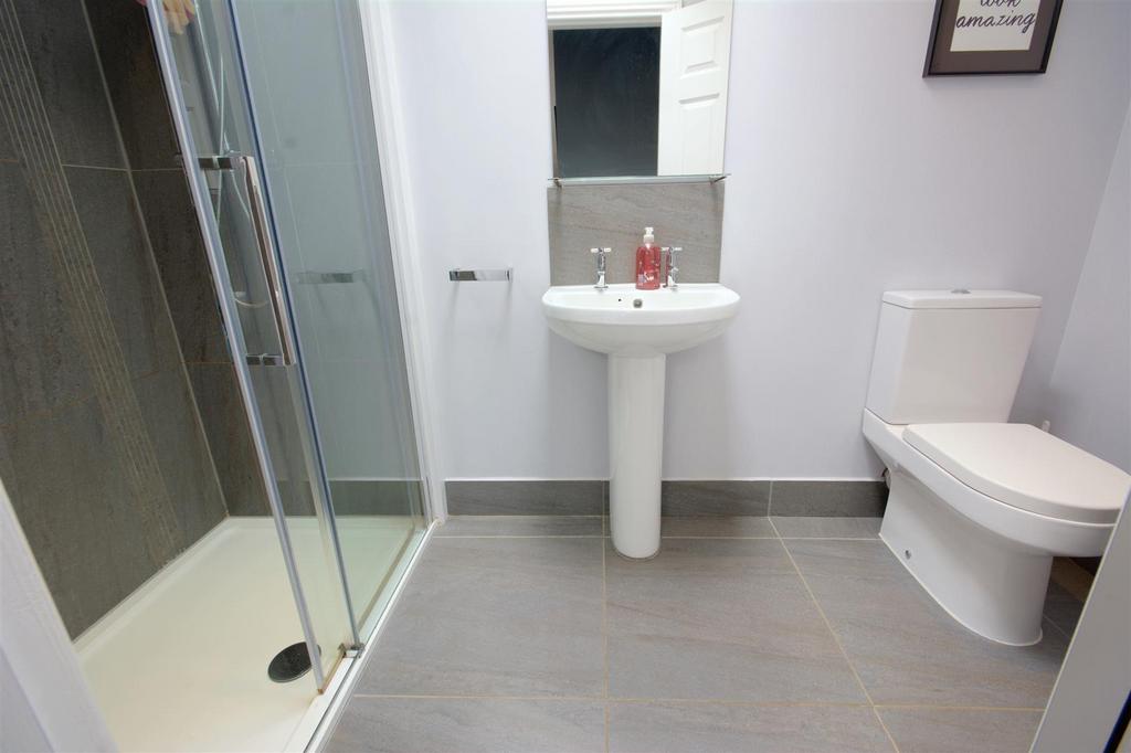 Bathroom DSC 1984.jpeg