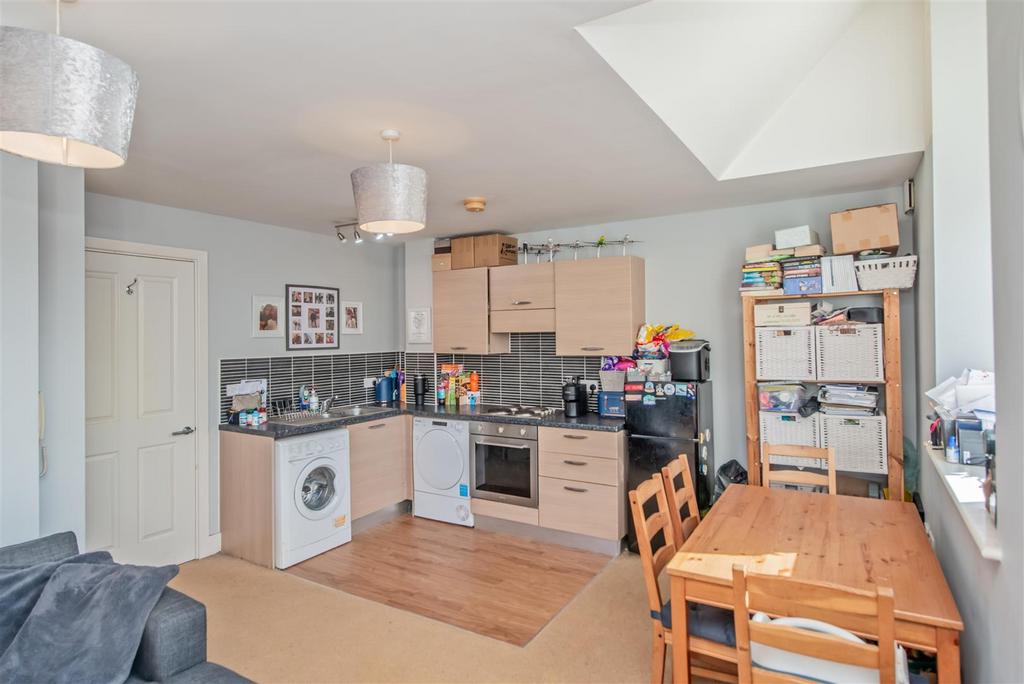 Open Plan Living Room / Dining Area / Fitted Kitch