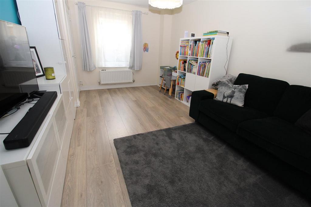 LOUNGE USE1.jpg