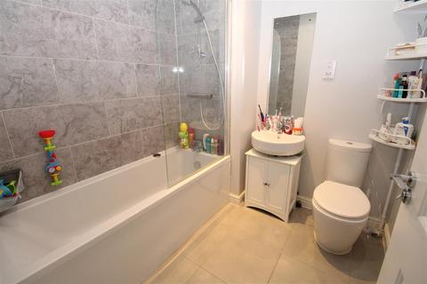 61 Rainbow Road, Erith, DA8 2BT
