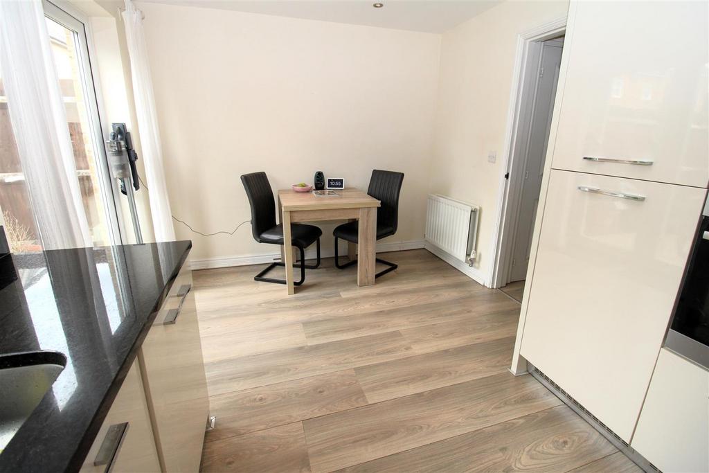 Kitchen3.JPG