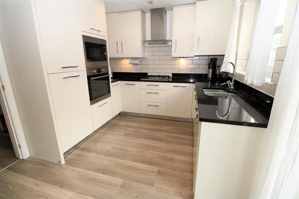 Kitchen2.JPG